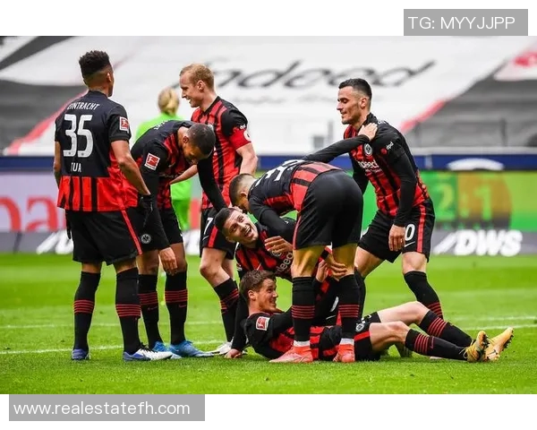 法兰克福3-1力克沃尔夫斯堡，积分榜飙升，全队士气大振