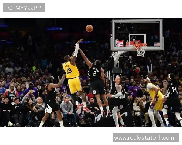 国王主场惨遭击败，球队前景堪忧