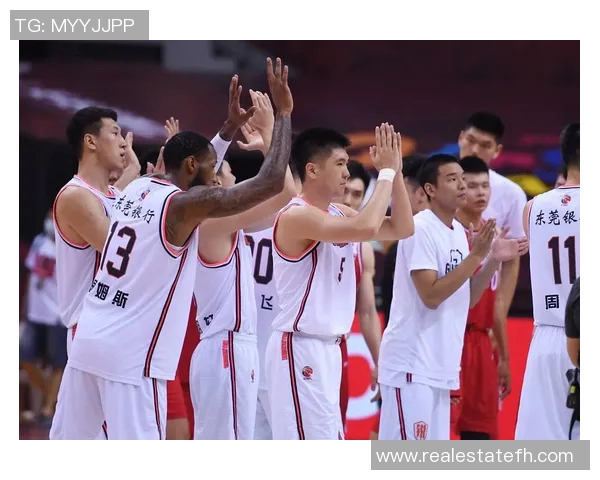 广东队在CBA季后赛中力压对手，成功晋级四强战